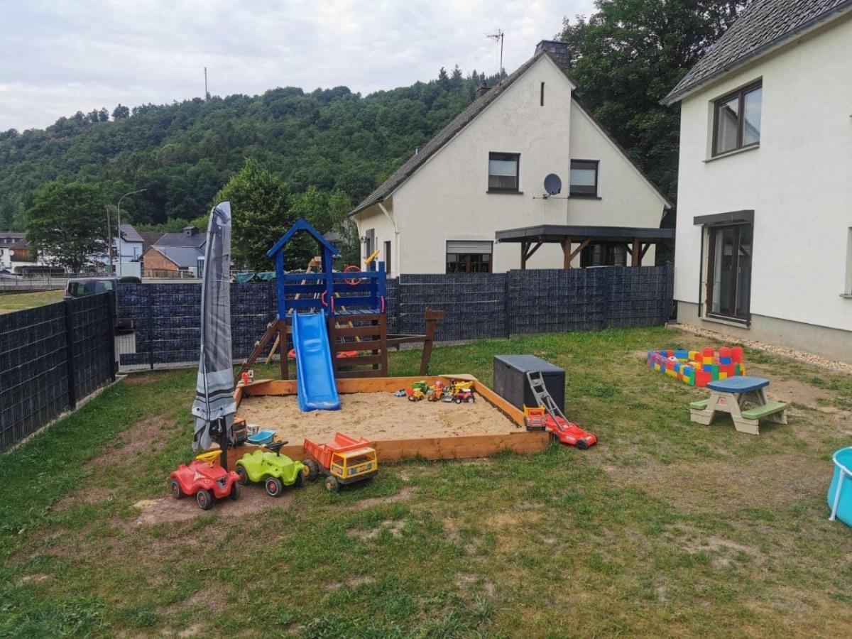 Ferienwohnung Burgblick Reifferscheid Hellenthal Luaran gambar